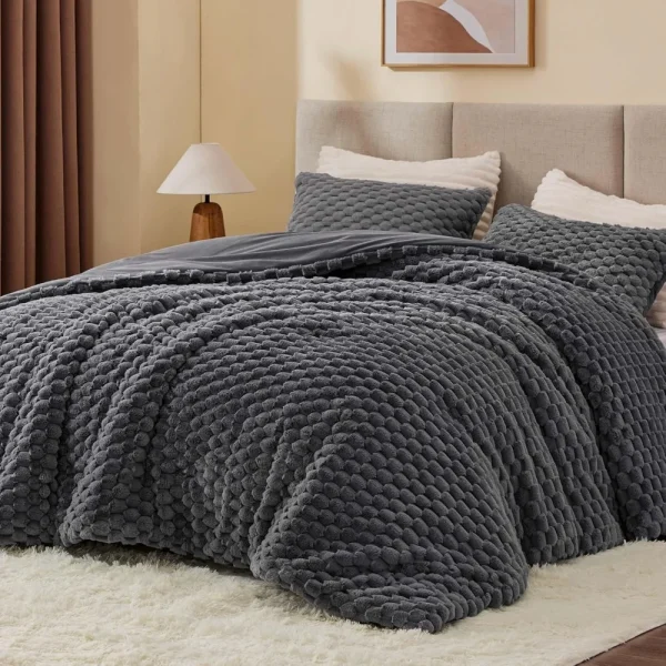 Luxury Warm Bedding Set for Winter, Fuzzy Bed Set 3 Pieces (1 Comforter, 2 Pillowcases), Comforters